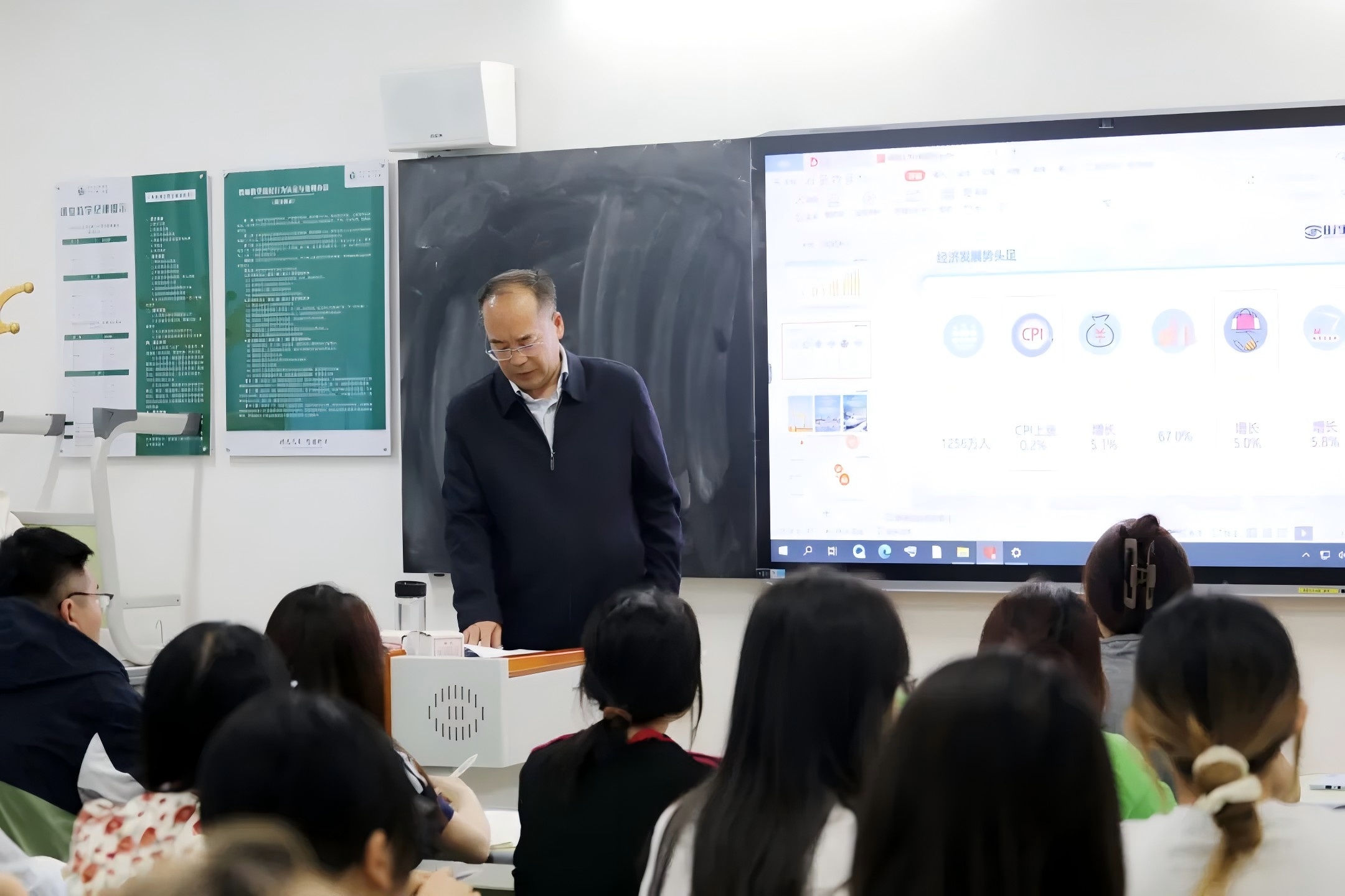 学校党委委员、纪委书记、监察专员渠涛为大学生讲授思政课